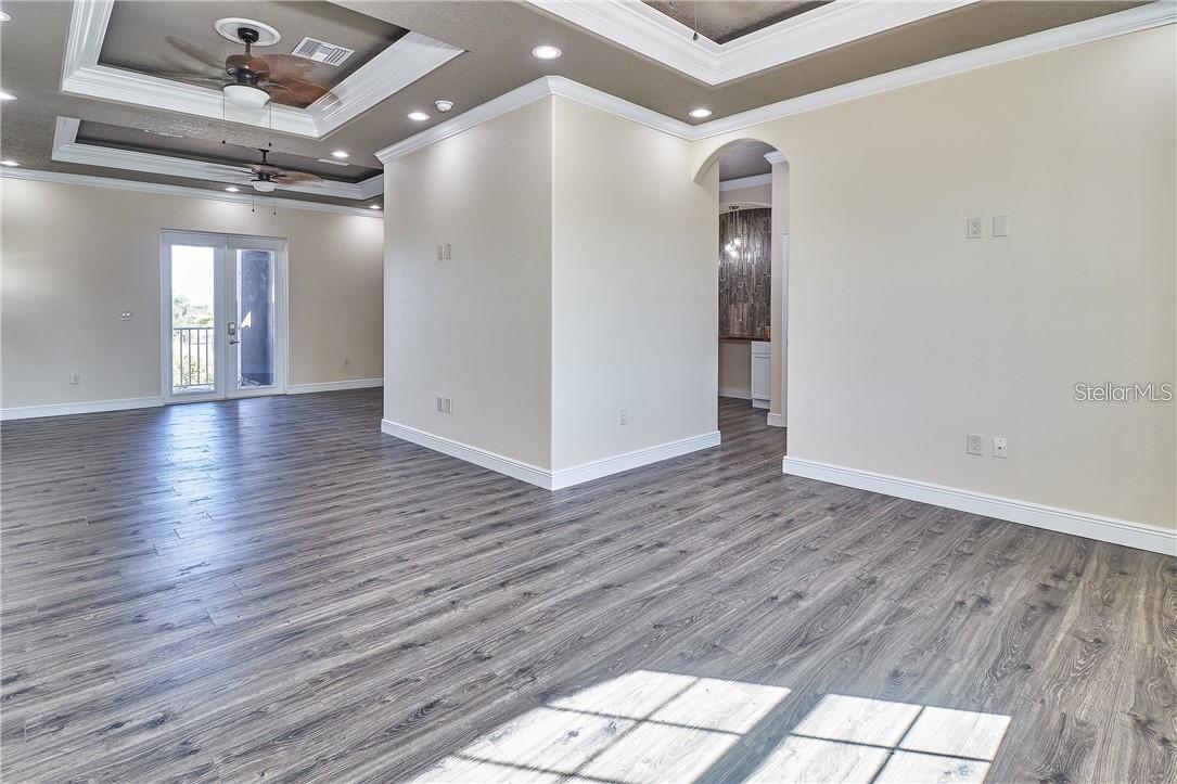 Listing photo id 23 for 531 Treviso Drive