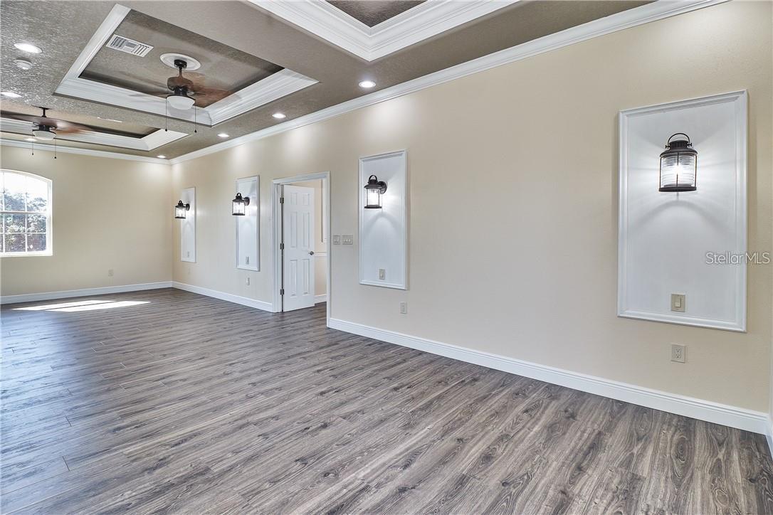 Listing photo id 25 for 531 Treviso Drive