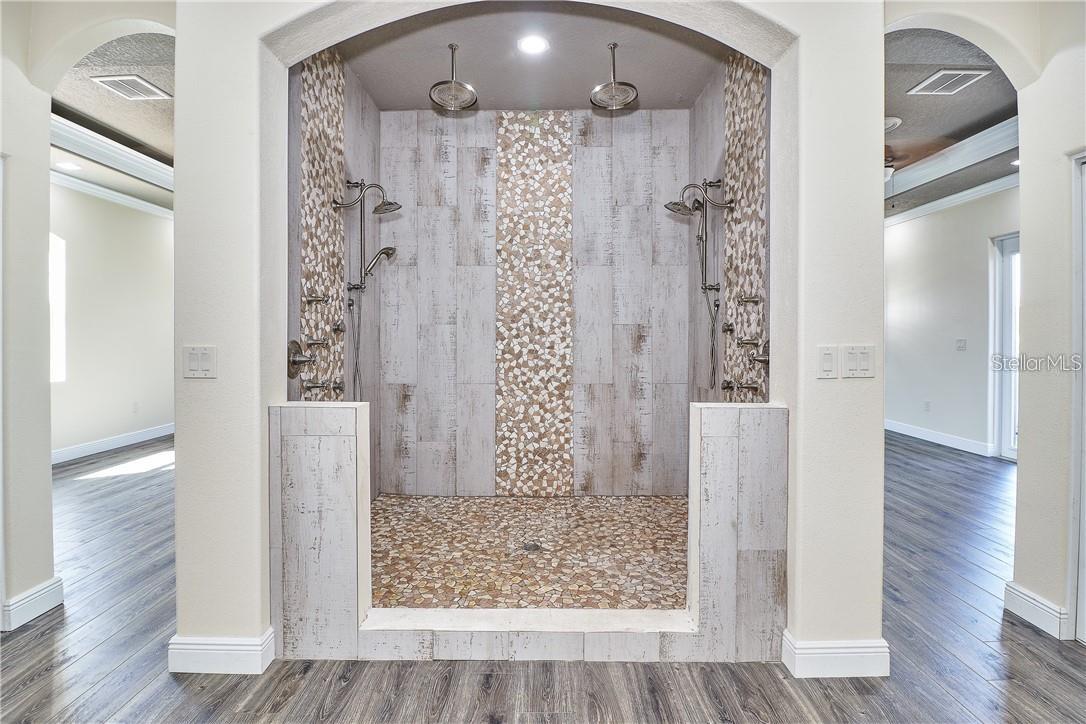 Listing photo id 27 for 531 Treviso Drive