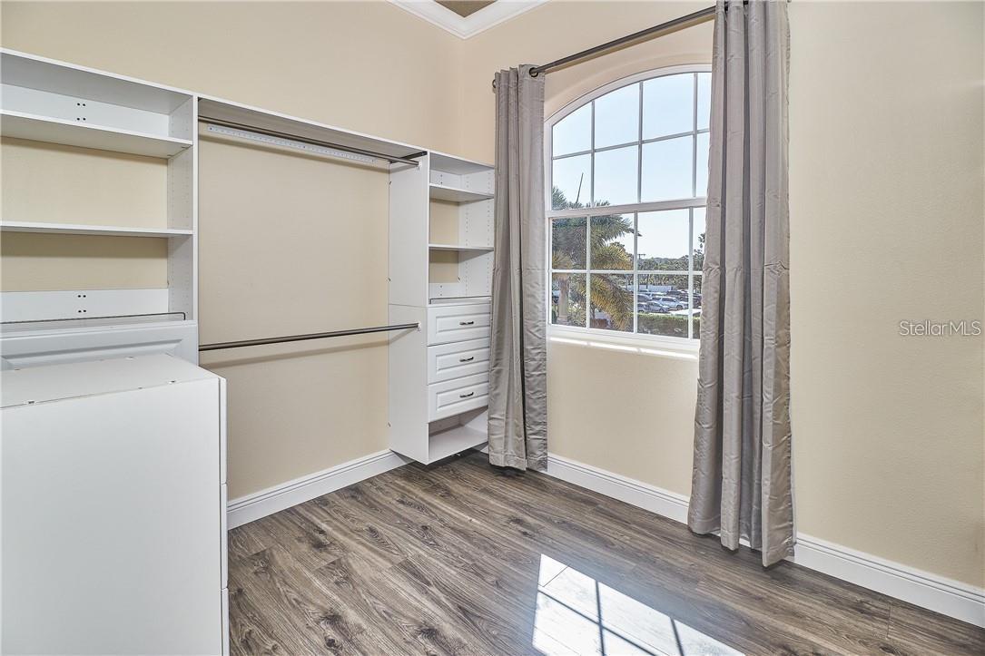 Listing photo id 28 for 531 Treviso Drive