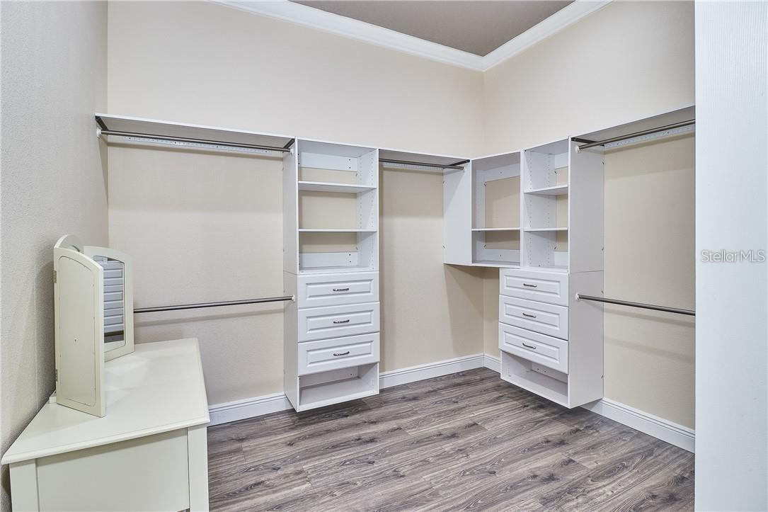 Listing photo id 29 for 531 Treviso Drive