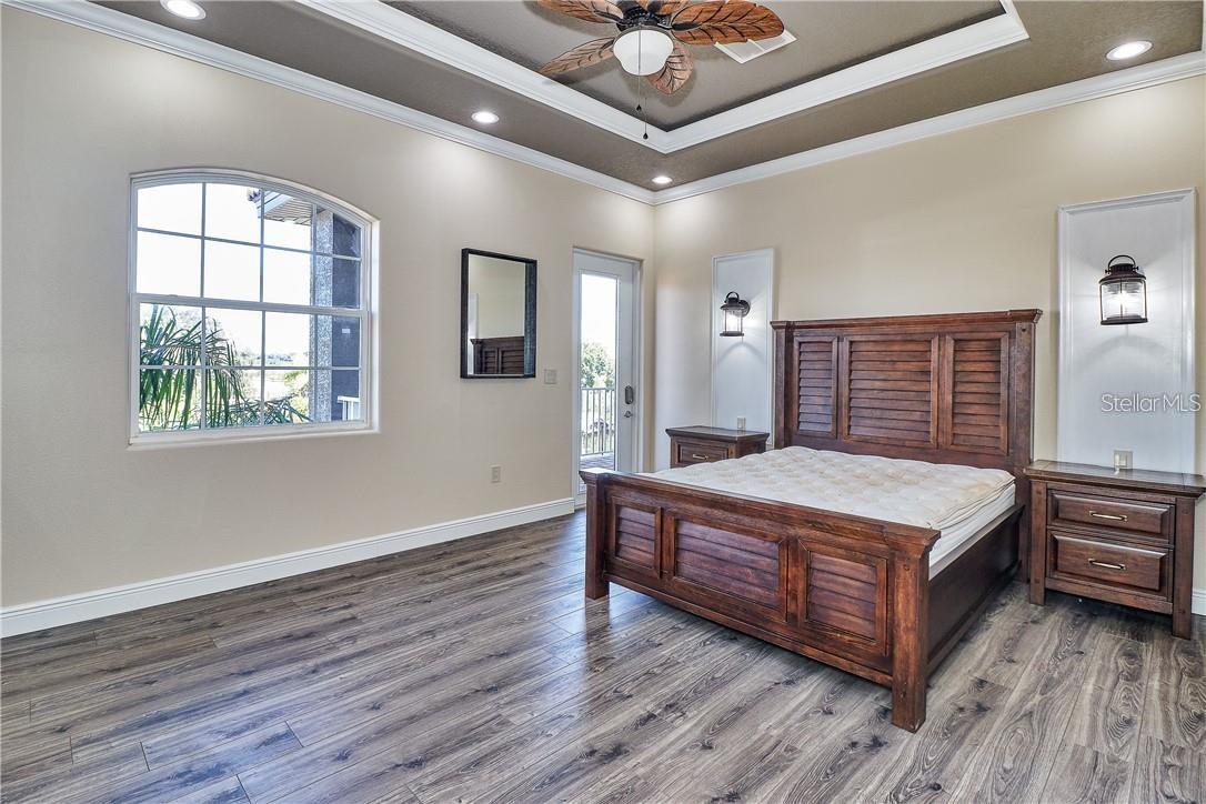 Listing photo id 30 for 531 Treviso Drive