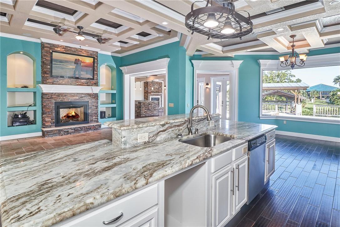 Listing photo id 7 for 531 Treviso Drive