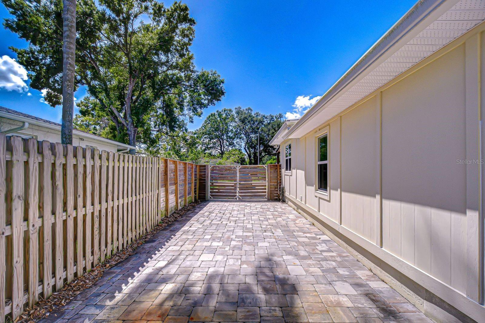 Image 26 of 59 For 1013 Berry Avenue