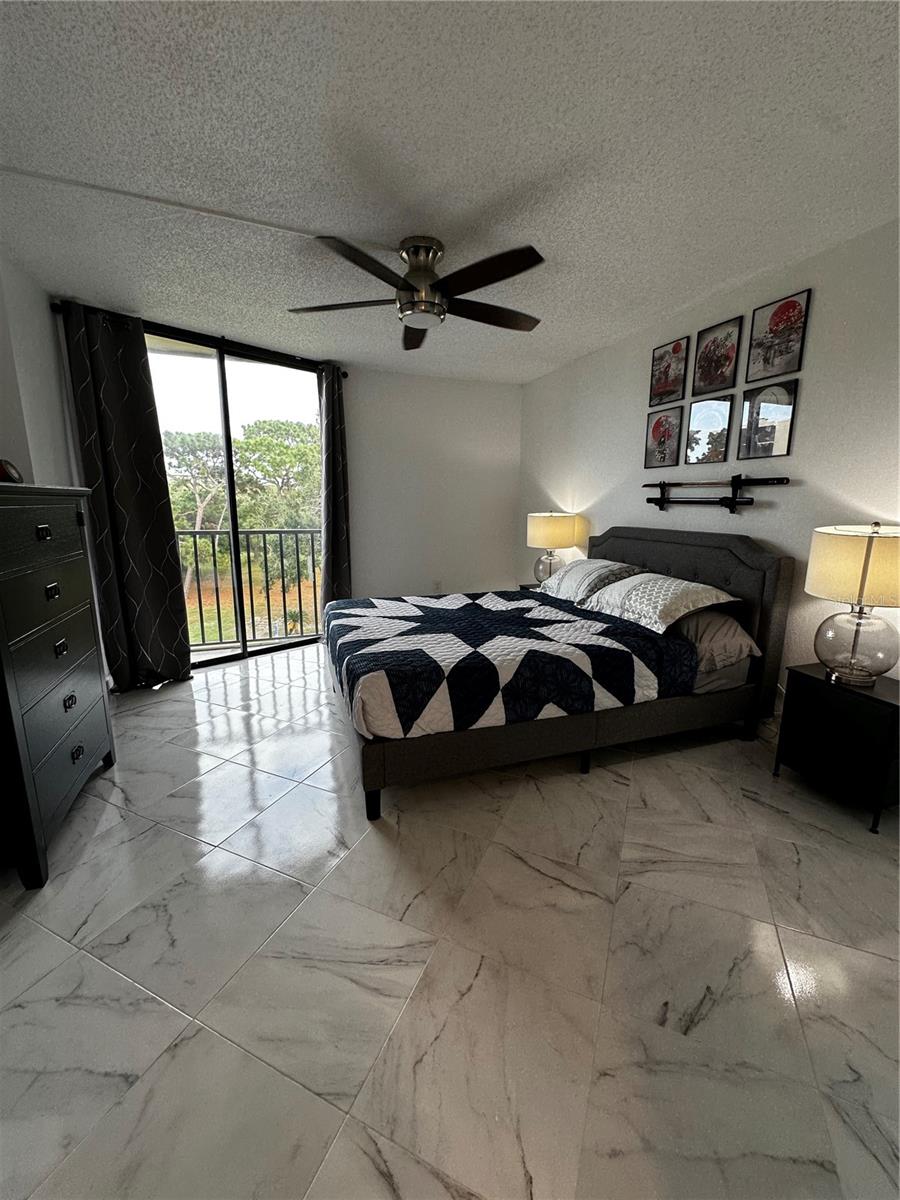 Image 11 of 35 For 800 Cove Cay Drive 4f