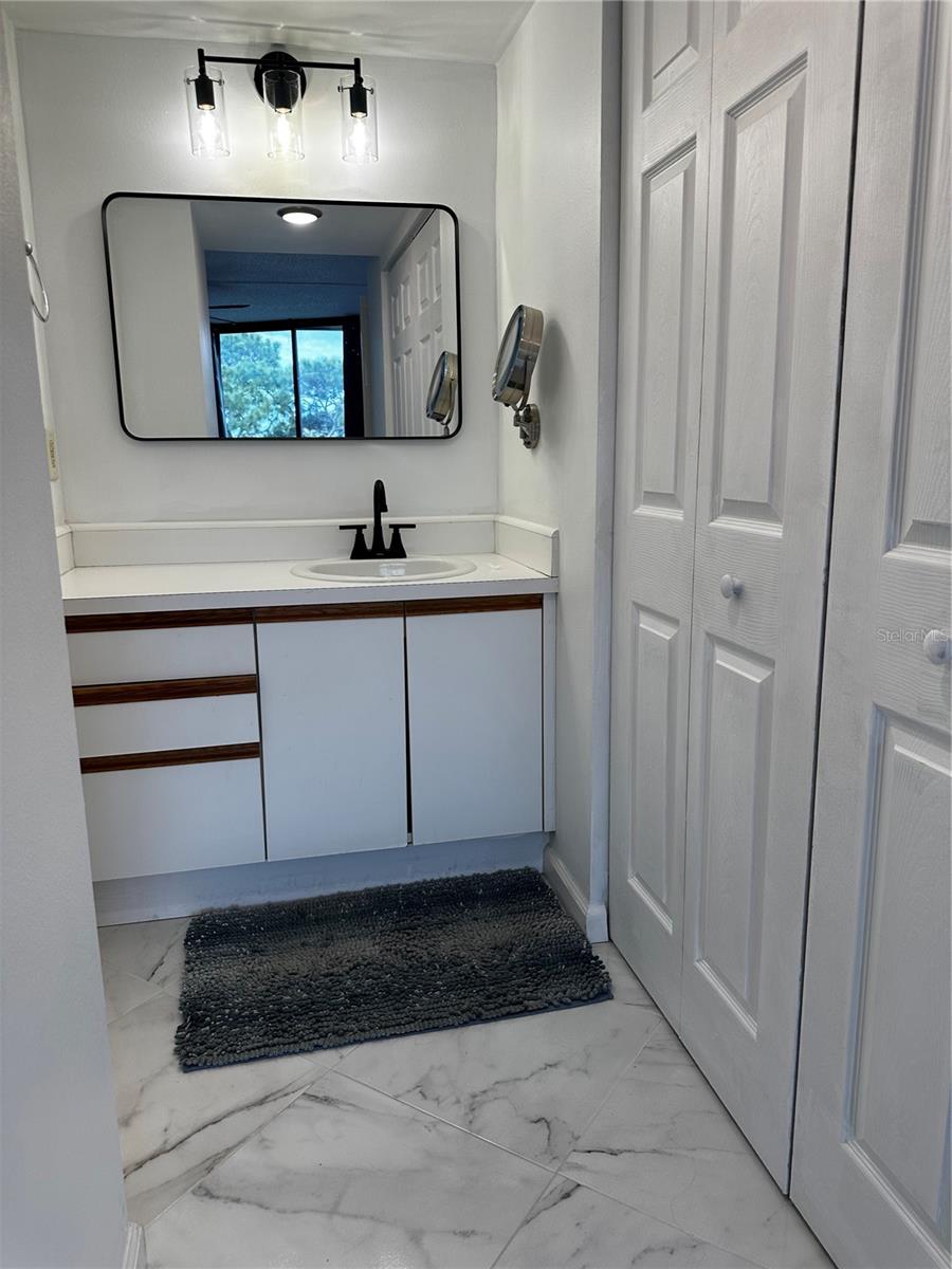 Image 13 of 35 For 800 Cove Cay Drive 4f