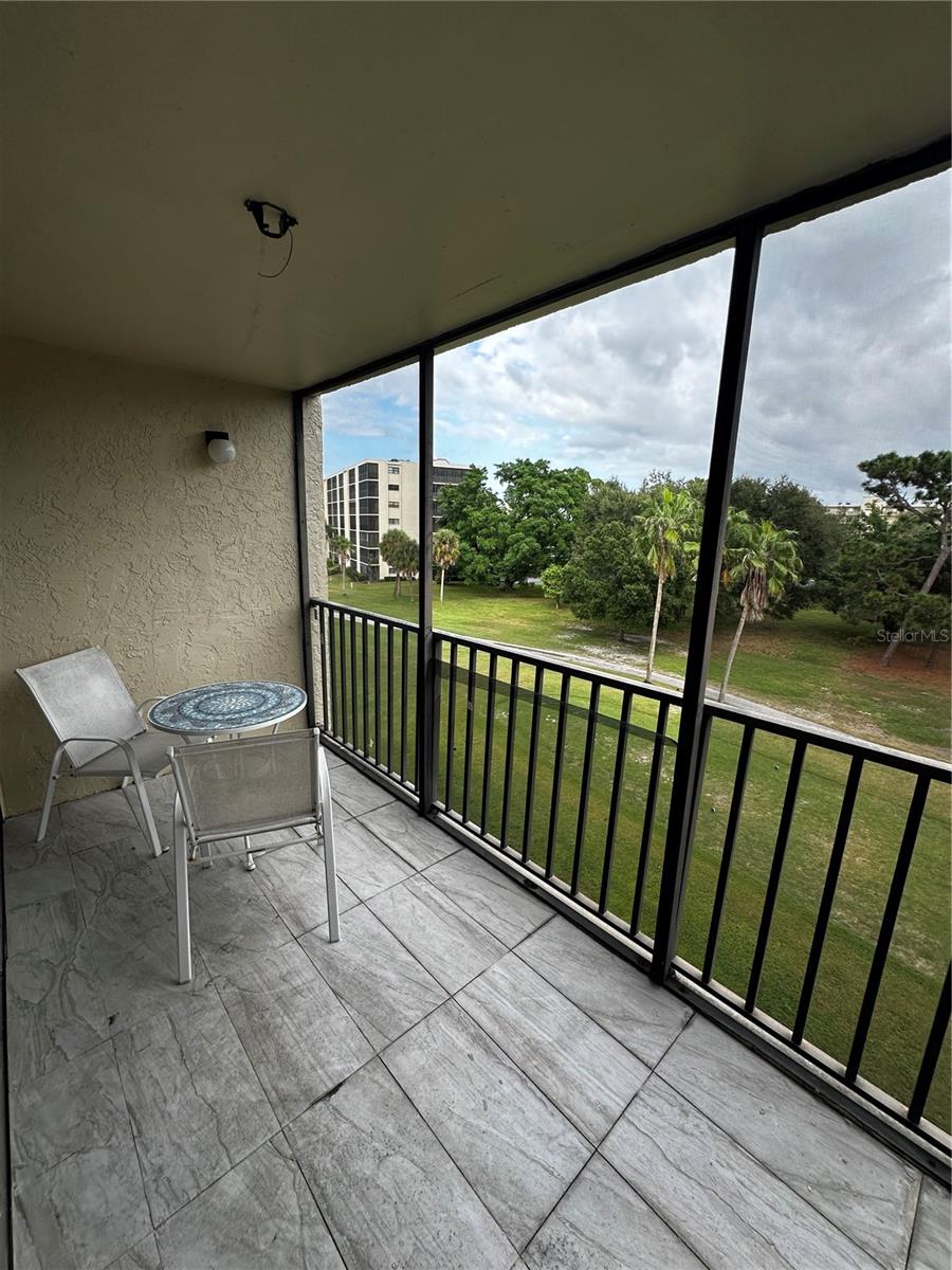 Image 18 of 35 For 800 Cove Cay Drive 4f
