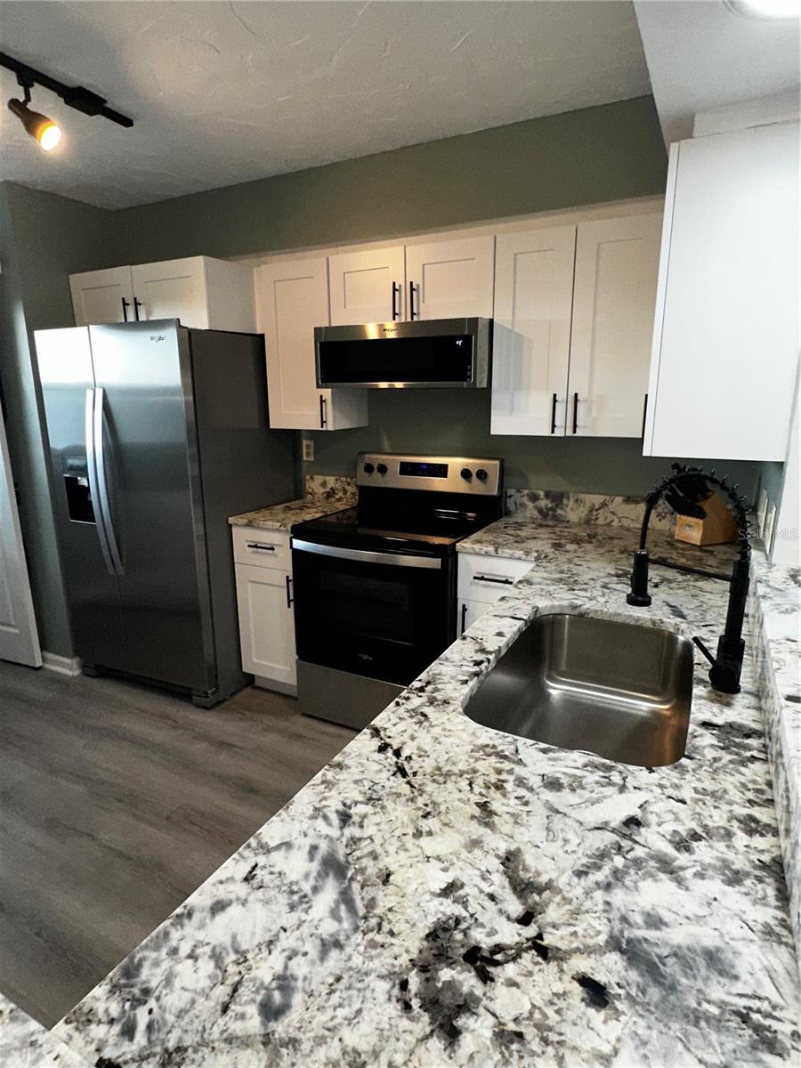 Image 3 of 35 For 800 Cove Cay Drive 4f