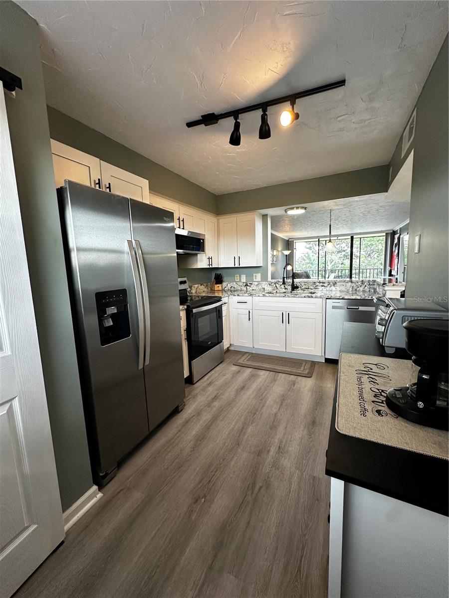 Image 4 of 35 For 800 Cove Cay Drive 4f