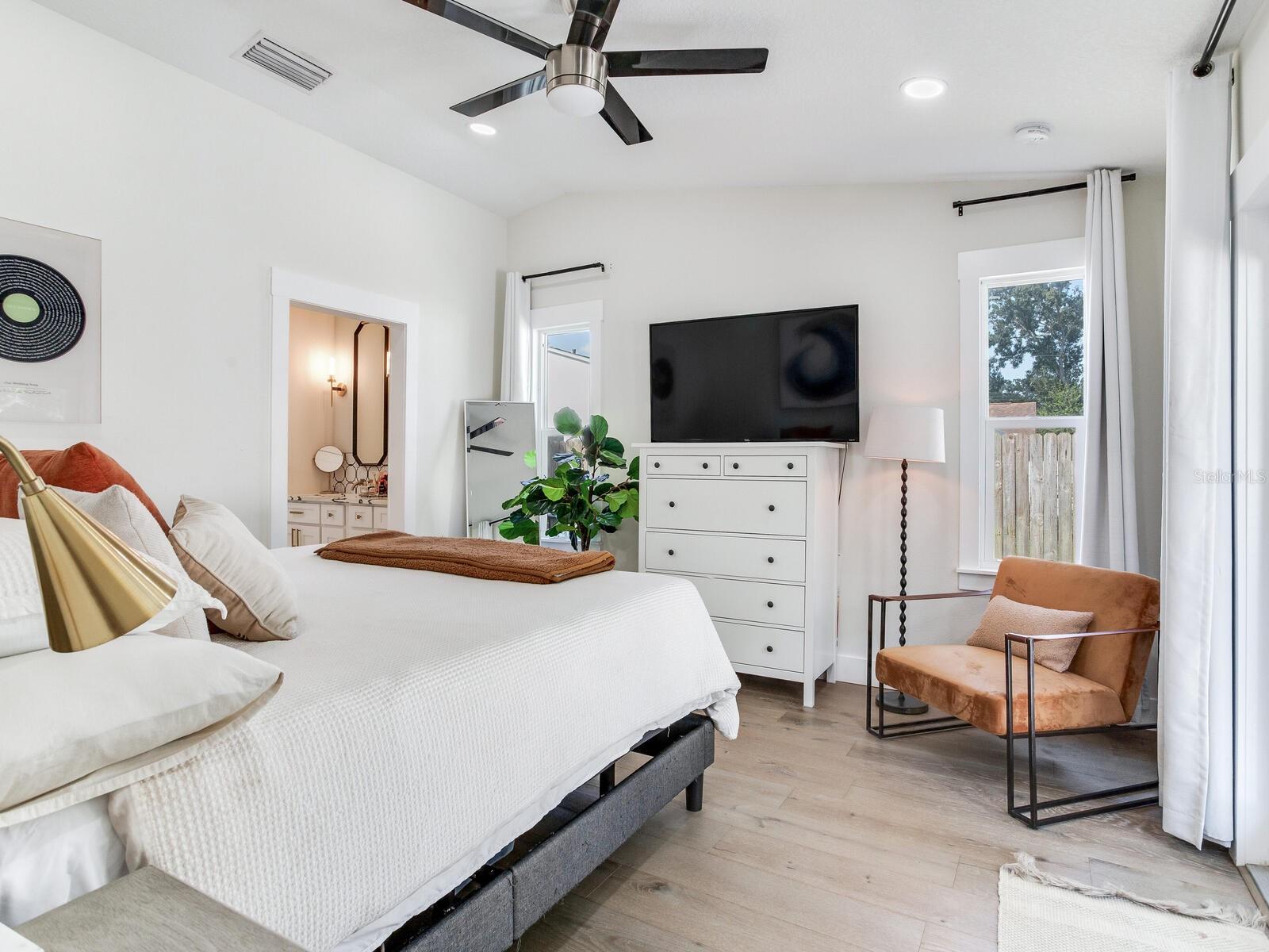 Image 32 of 42 For 207 Idlewild Avenue