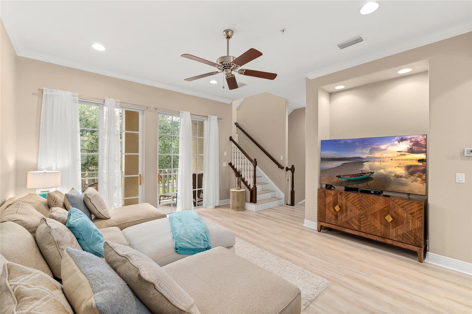 Image 18 of 75 For 5902 Printery Street 103