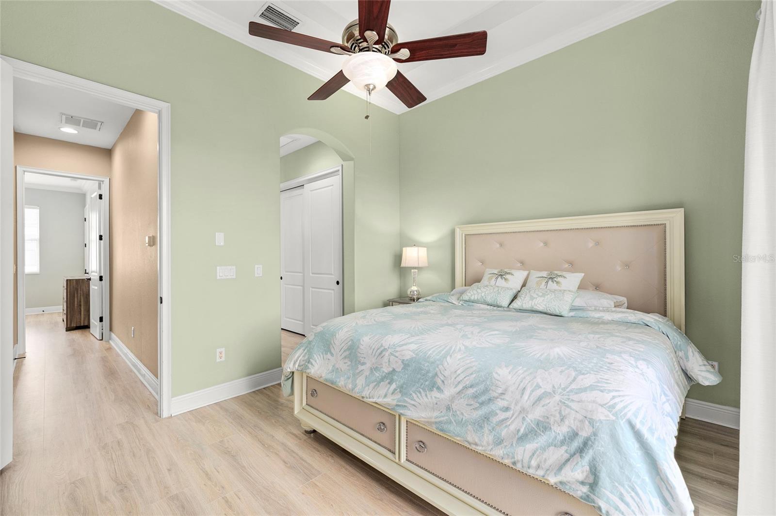 Image 26 of 75 For 5902 Printery Street 103