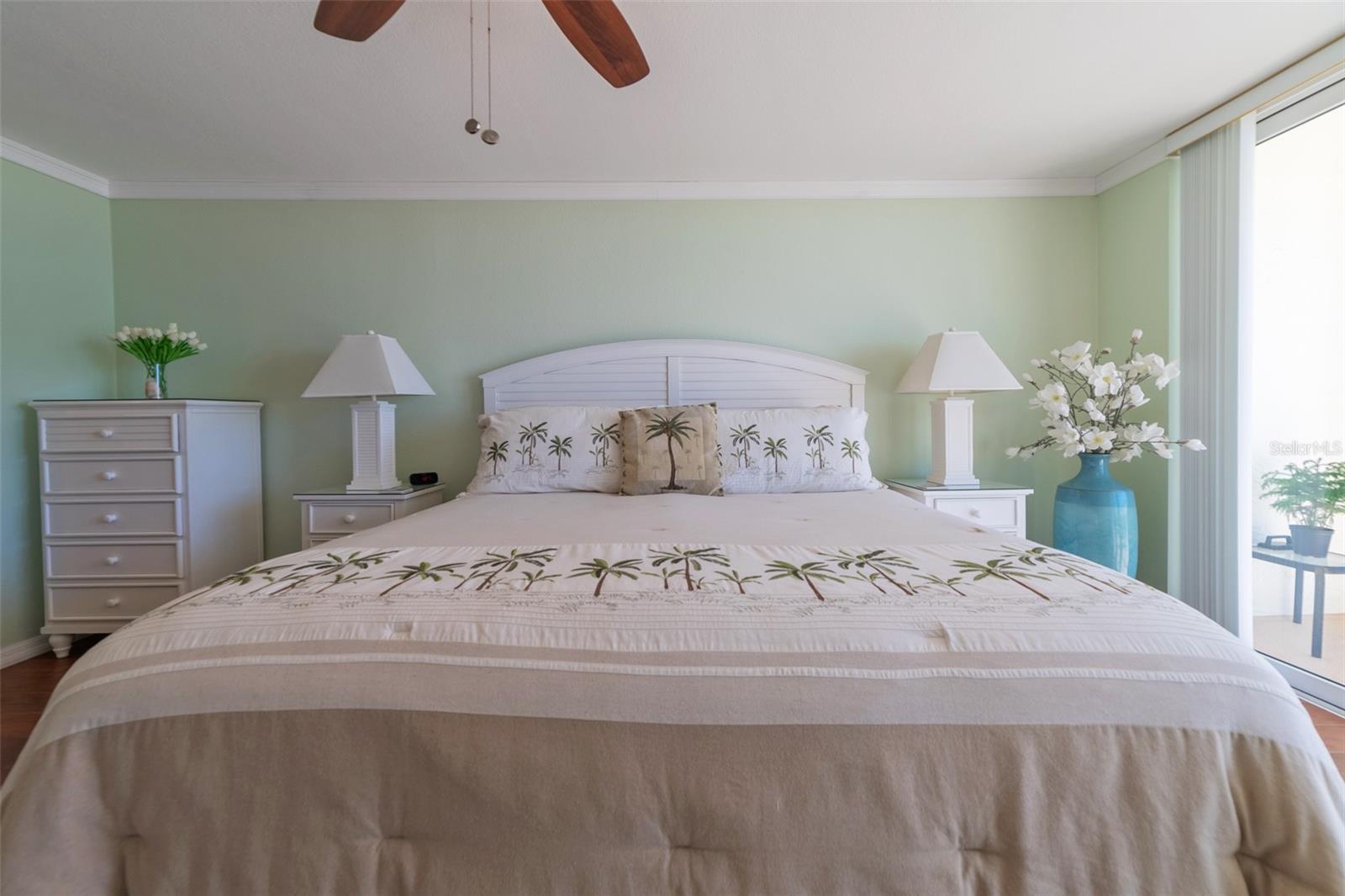 Image 28 of 52 For 1460 Gulf Boulevard 811