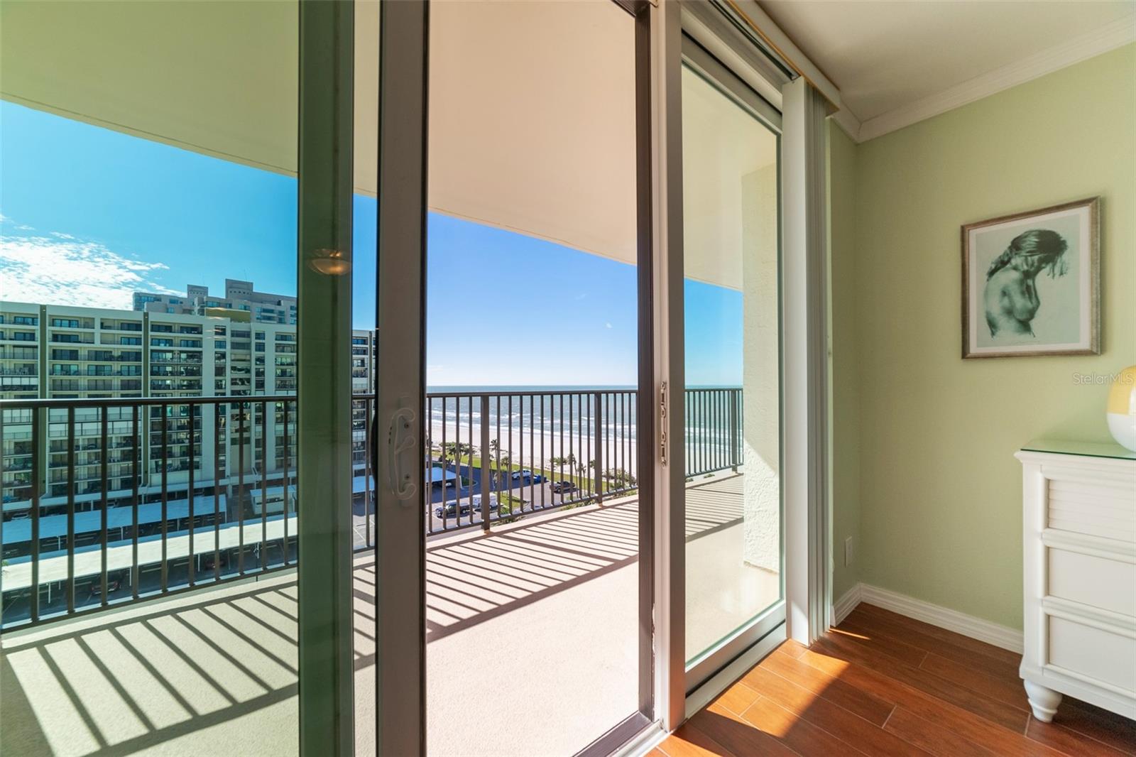 Image 29 of 52 For 1460 Gulf Boulevard 811