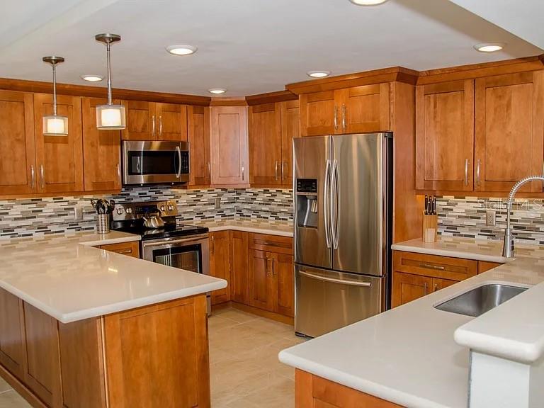 Image 4 of 52 For 1460 Gulf Boulevard 811