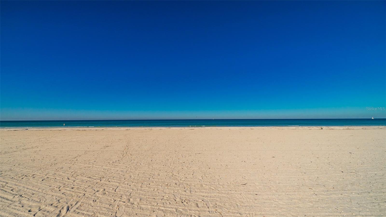 Image 51 of 52 For 1460 Gulf Boulevard 811