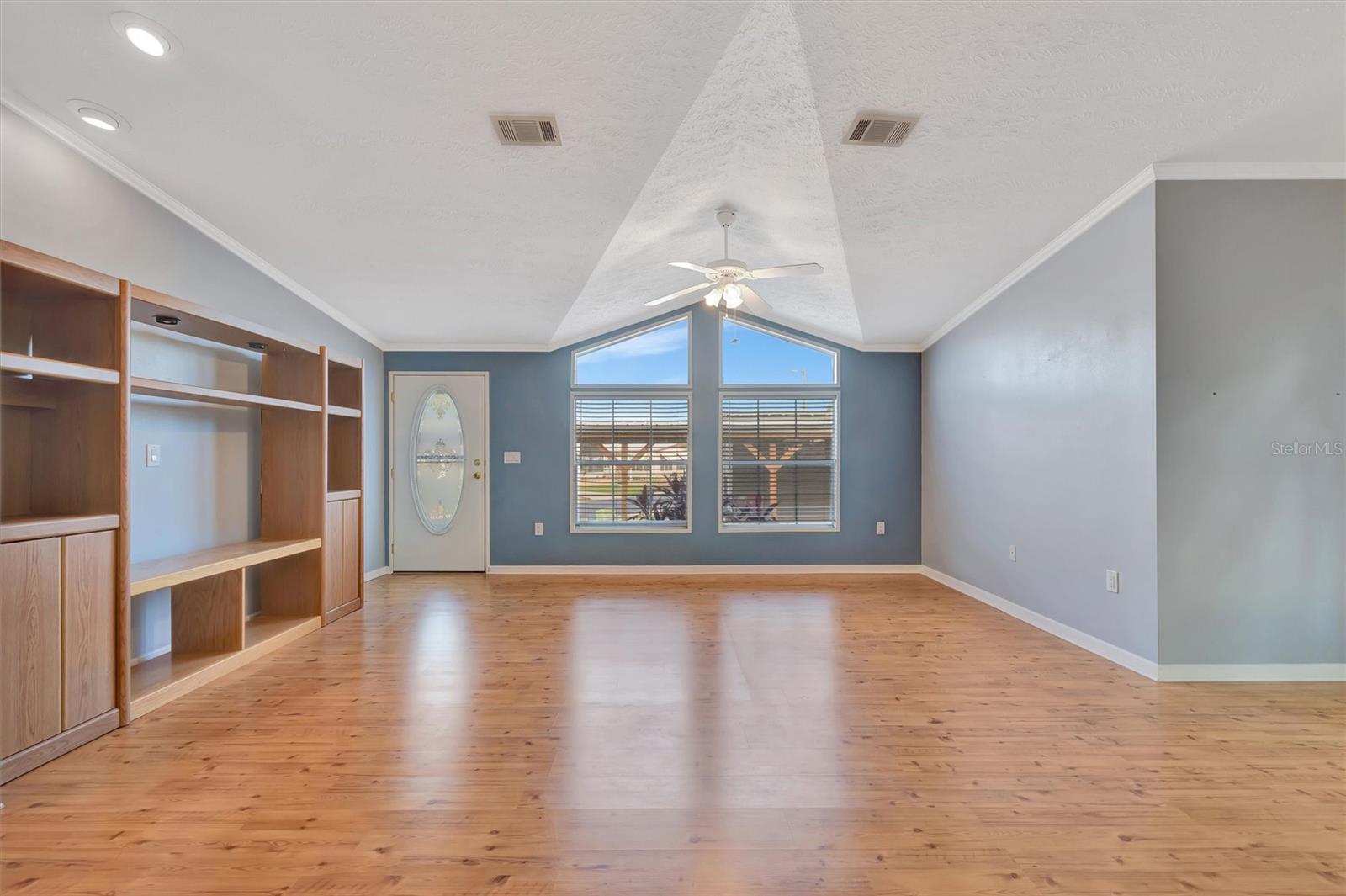 Image 13 of 73 For 142 Saint Thomas Circle