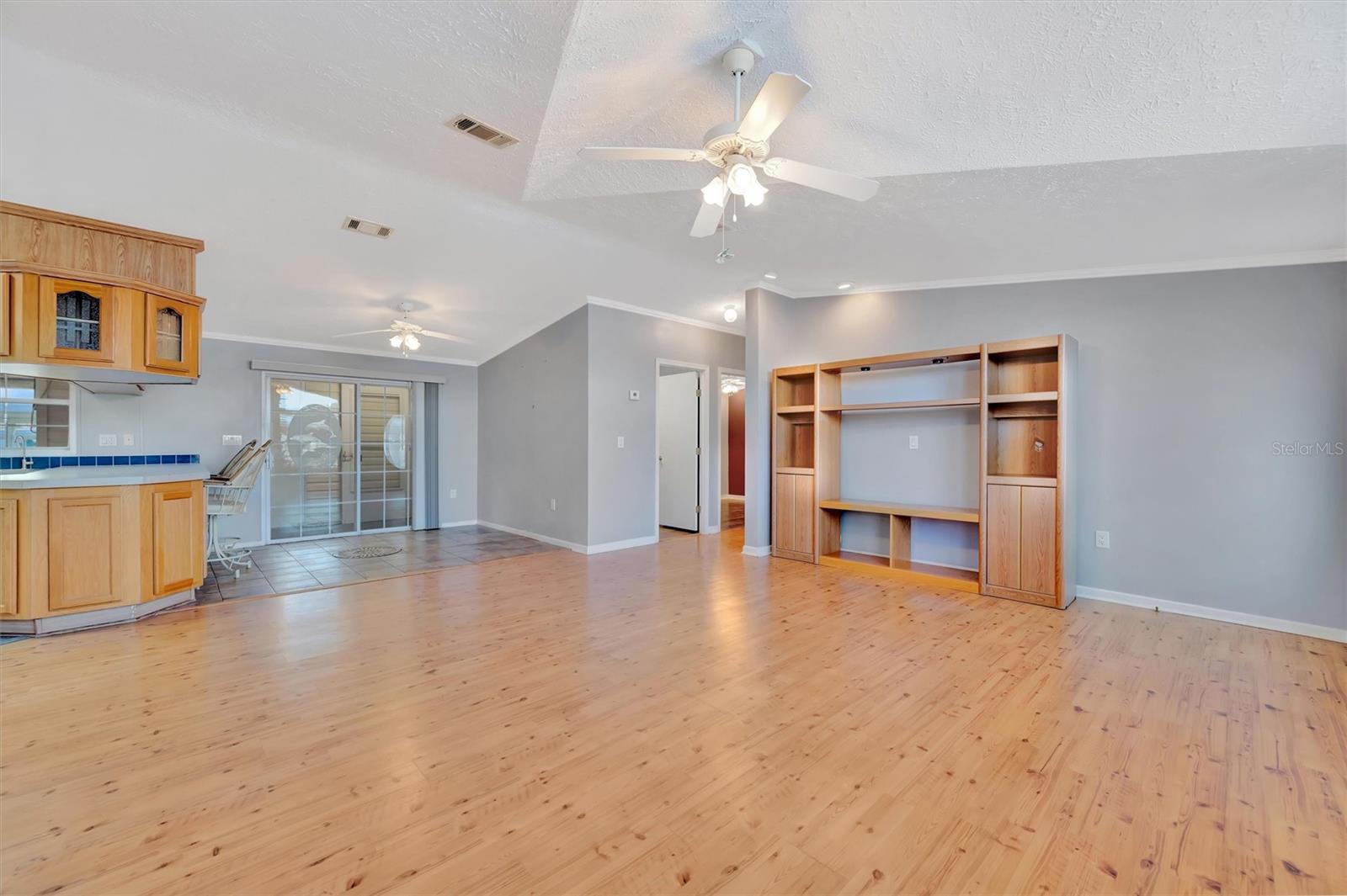 Image 15 of 73 For 142 Saint Thomas Circle