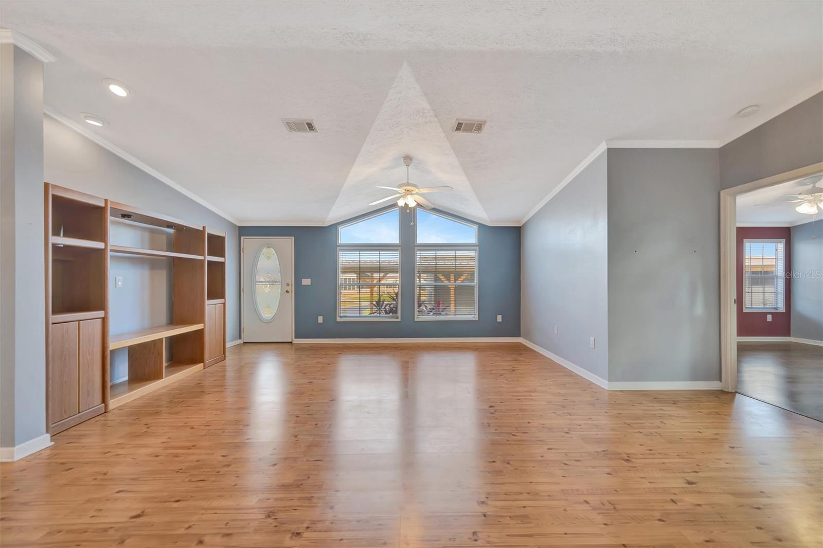 Image 18 of 73 For 142 Saint Thomas Circle