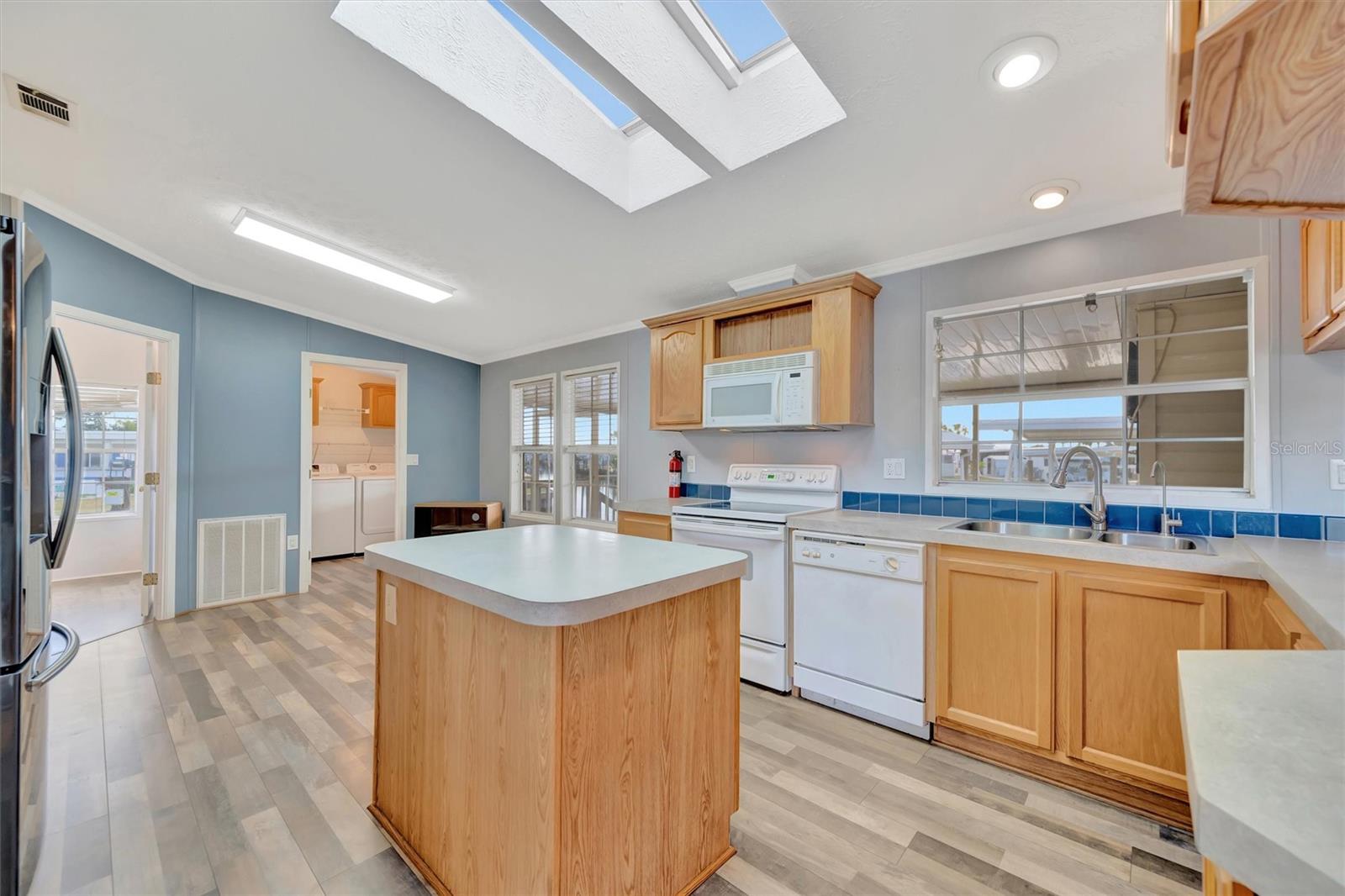 Image 24 of 73 For 142 Saint Thomas Circle