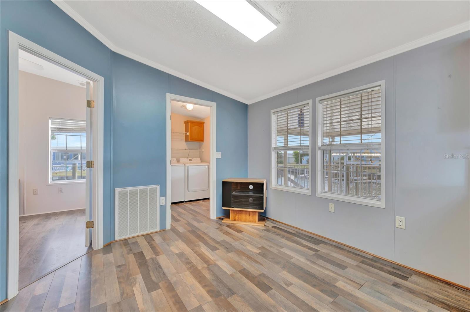 Image 29 of 73 For 142 Saint Thomas Circle