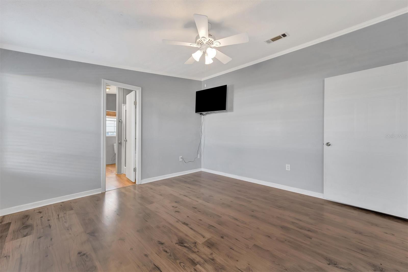 Image 37 of 73 For 142 Saint Thomas Circle