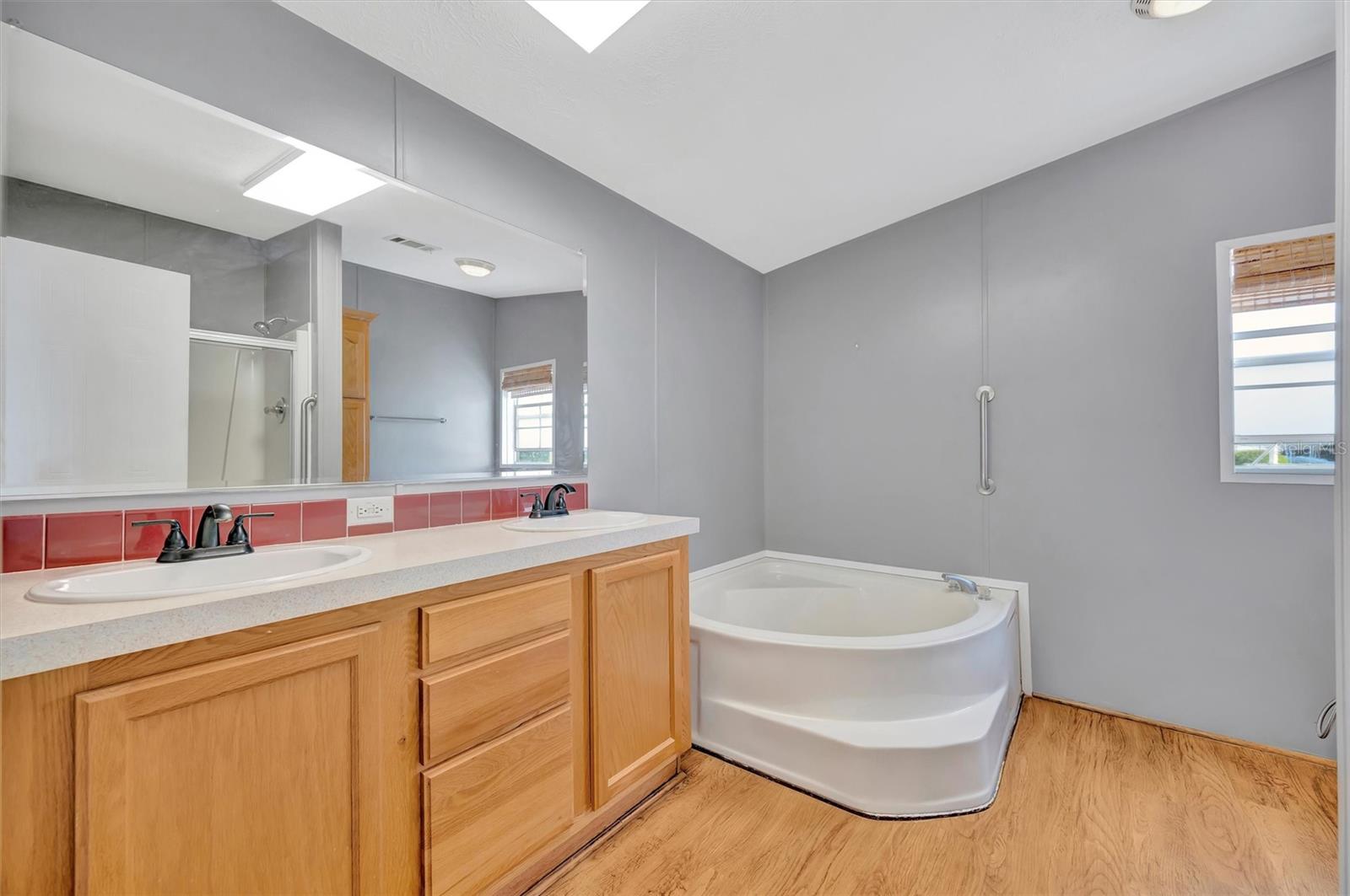 Image 38 of 73 For 142 Saint Thomas Circle