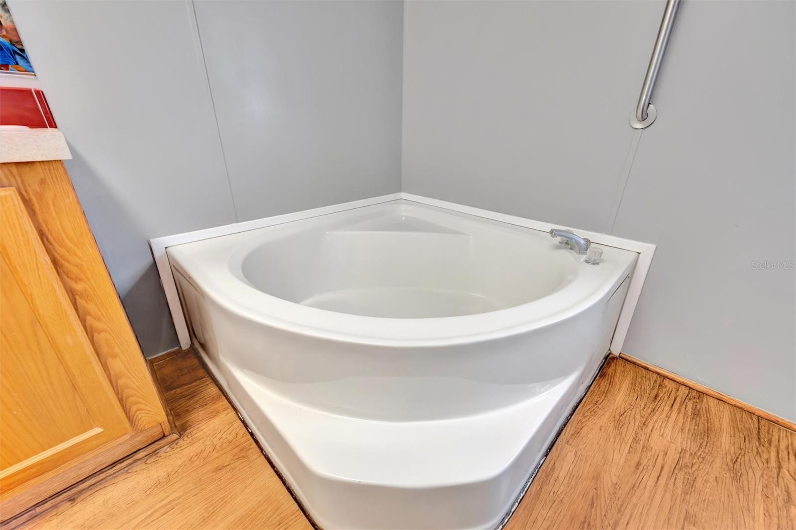 Image 40 of 73 For 142 Saint Thomas Circle