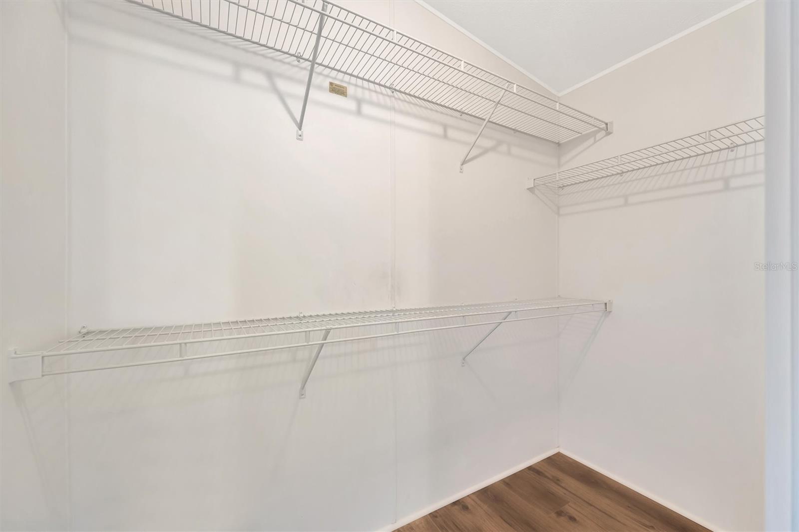 Image 41 of 73 For 142 Saint Thomas Circle