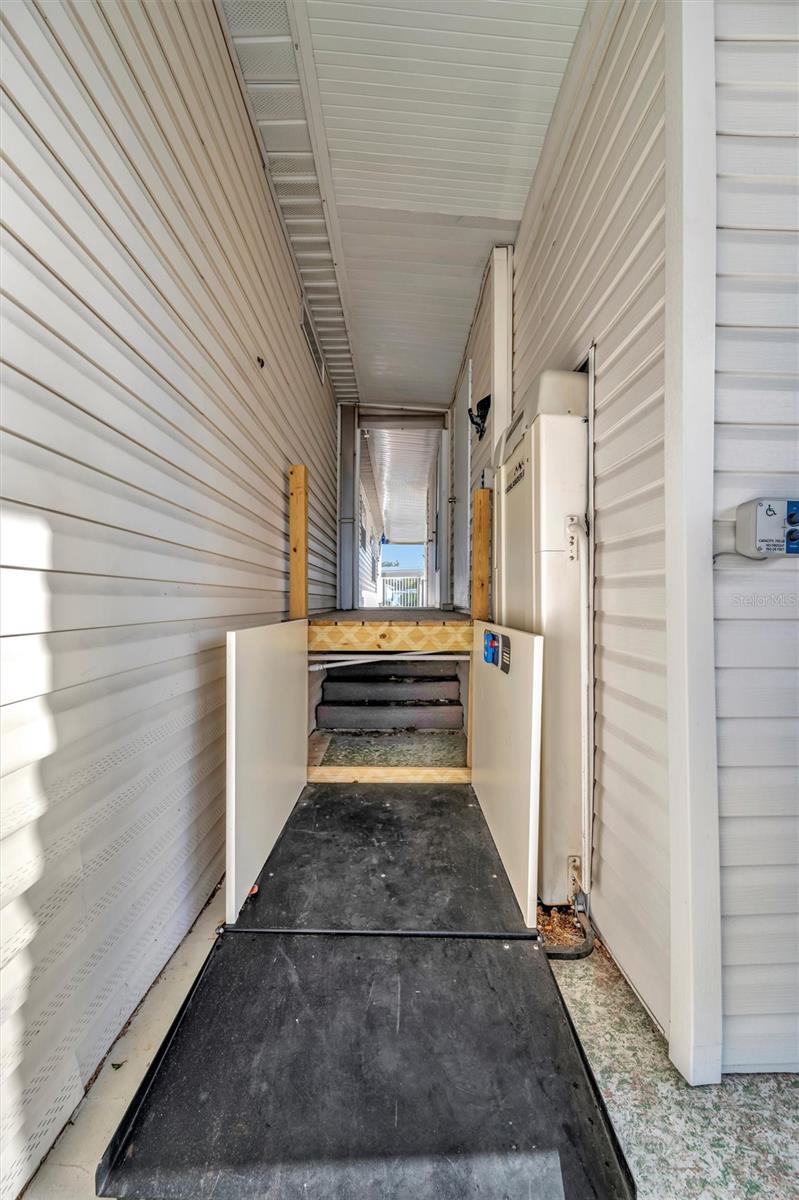 Image 49 of 73 For 142 Saint Thomas Circle