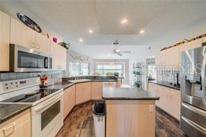 Image 10 of 25 For 739 Winterbrooke Way