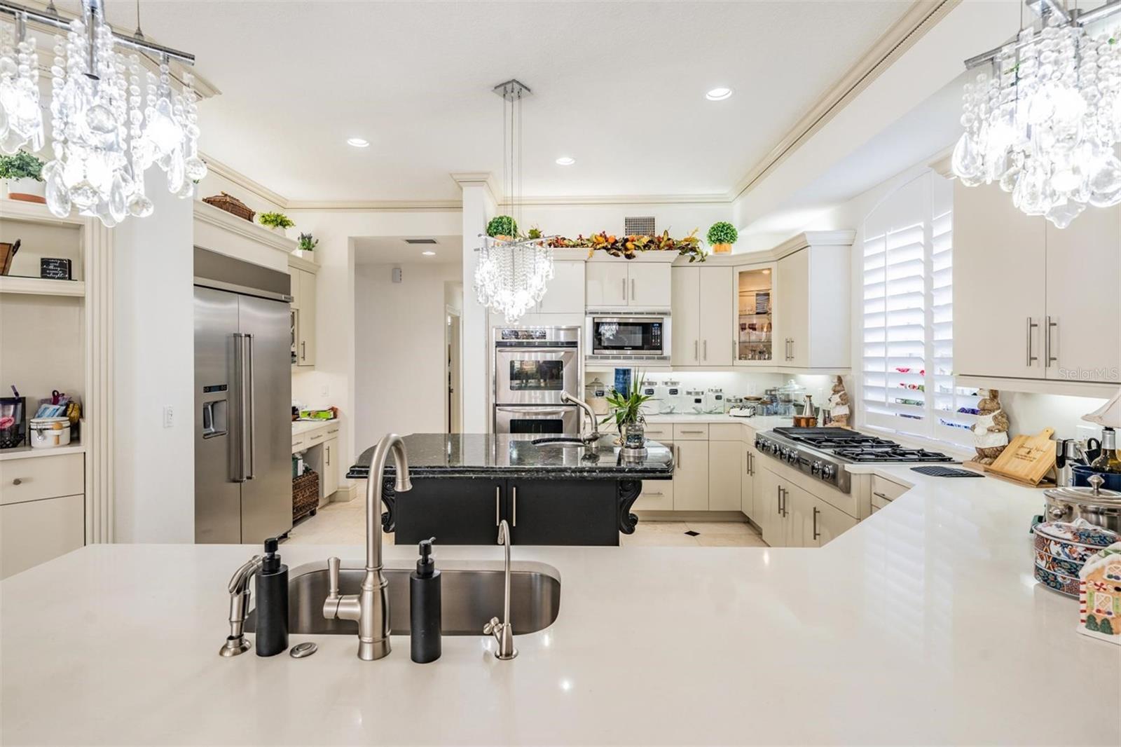Listing photo id 8 for 10628 Pontofino Circle
