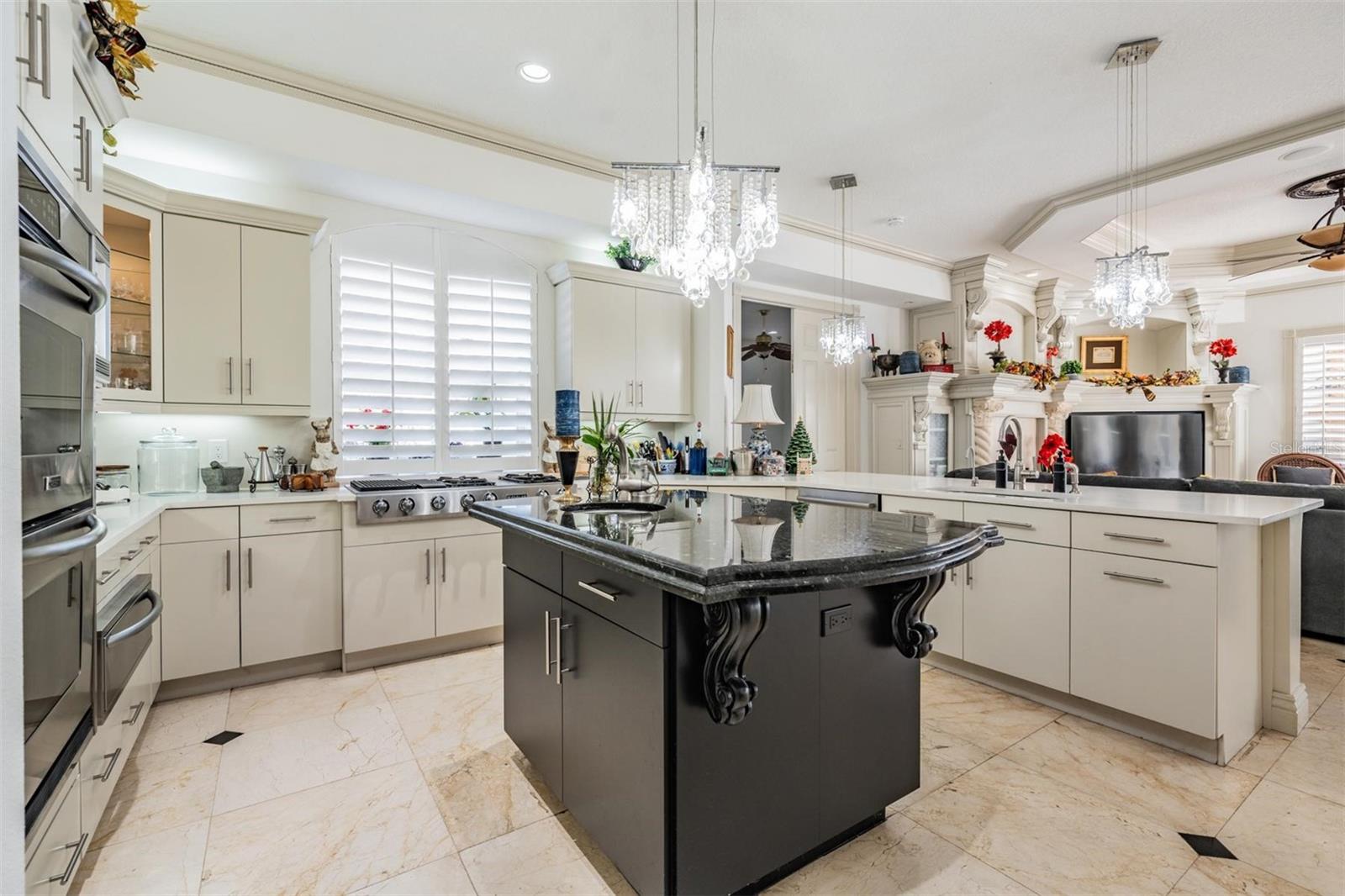 Listing photo id 11 for 10628 Pontofino Circle