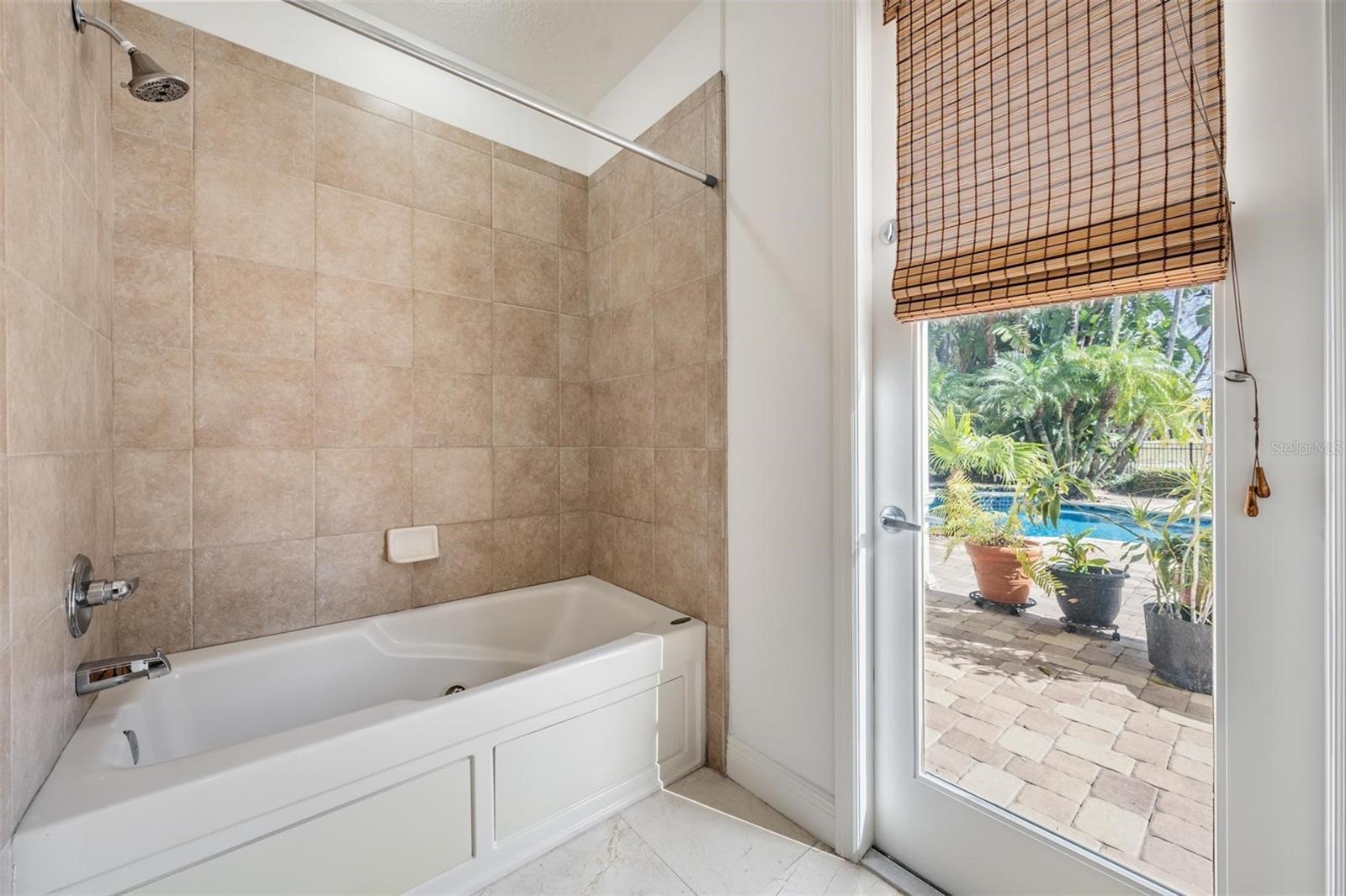 Listing photo id 30 for 10628 Pontofino Circle