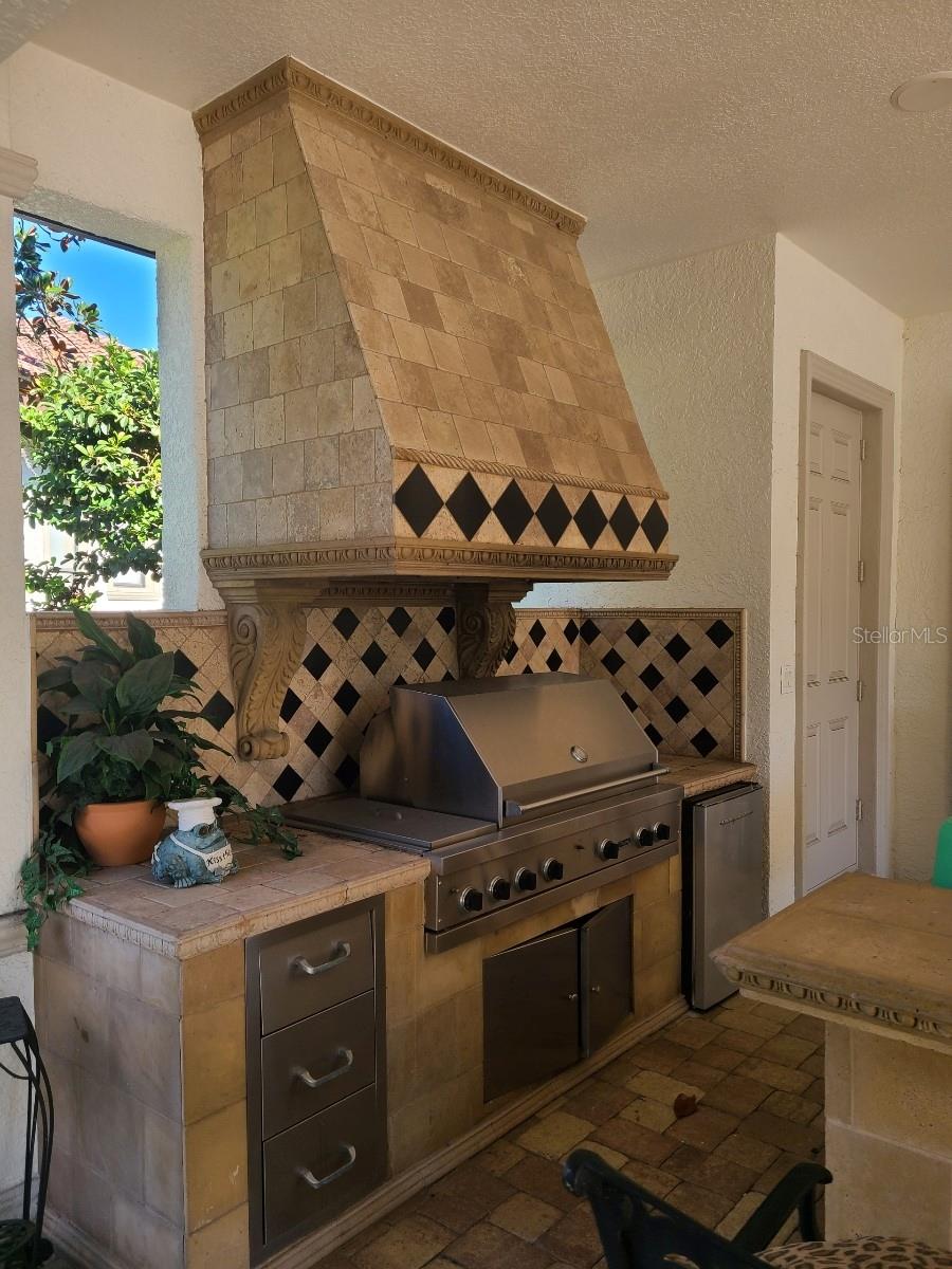 Listing photo id 37 for 10628 Pontofino Circle