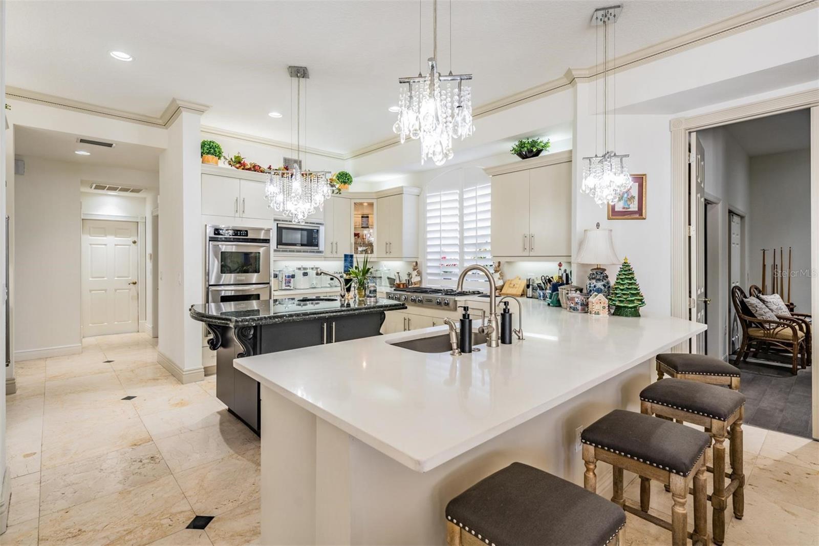 Listing photo id 7 for 10628 Pontofino Circle