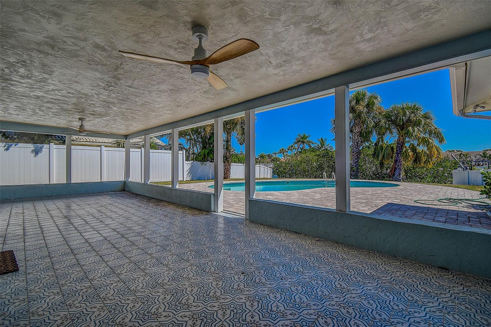 Image 11 of 44 For 4568 40th Street S