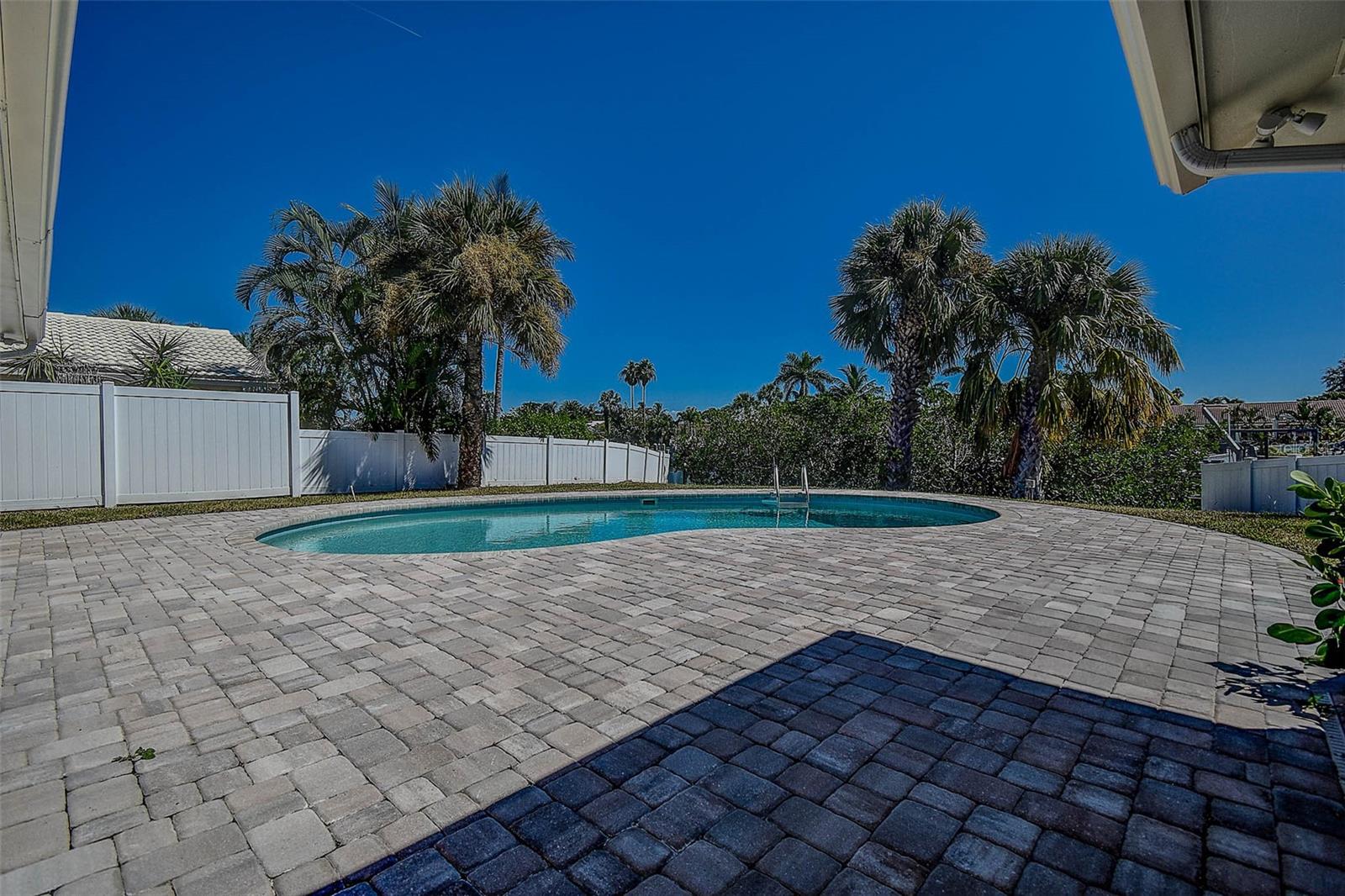 Image 13 of 44 For 4568 40th Street S