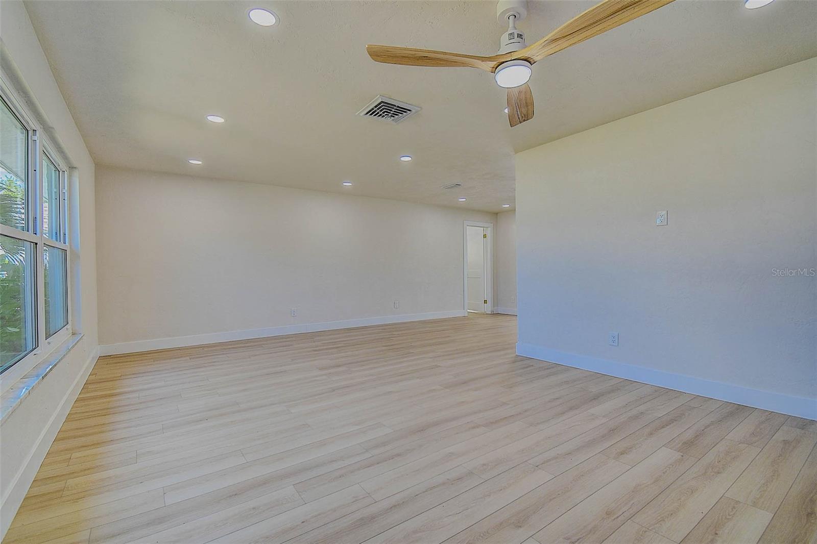 Image 17 of 44 For 4568 40th Street S