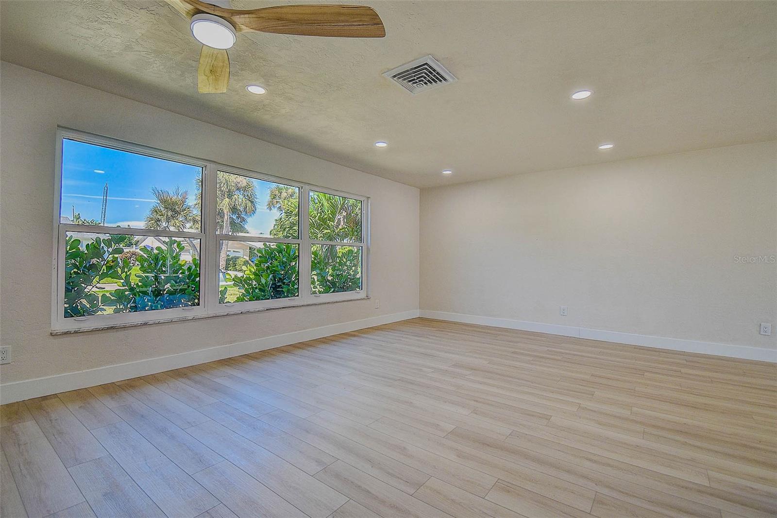 Image 18 of 44 For 4568 40th Street S