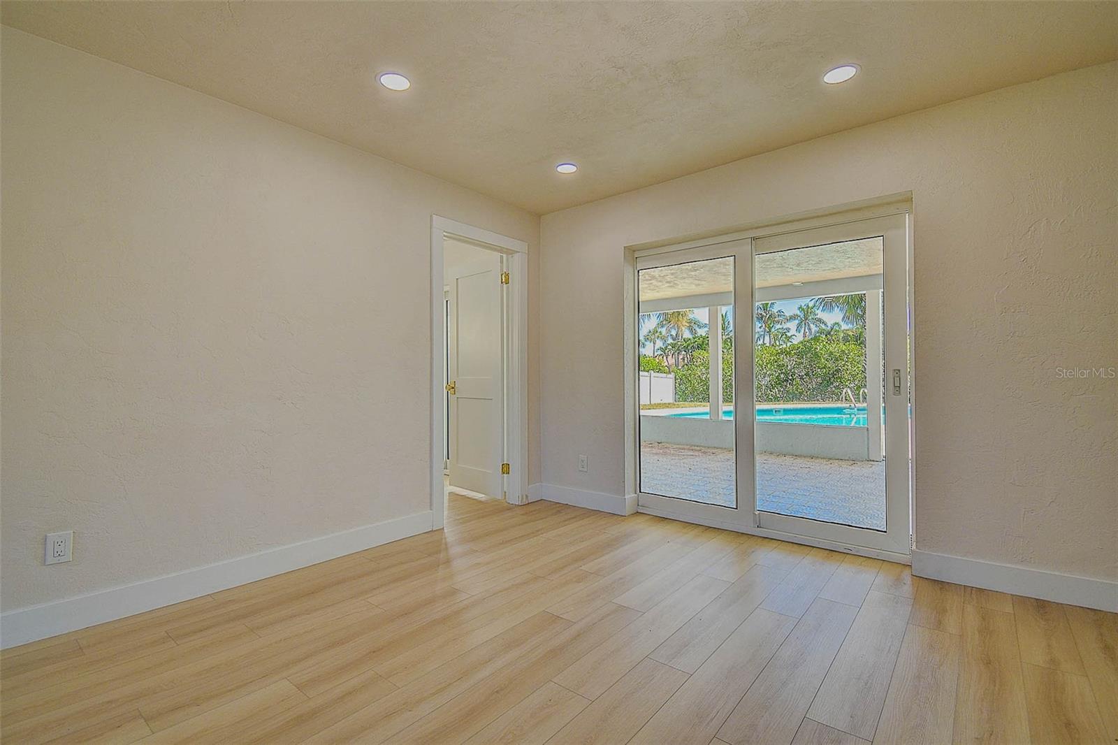 Image 21 of 44 For 4568 40th Street S