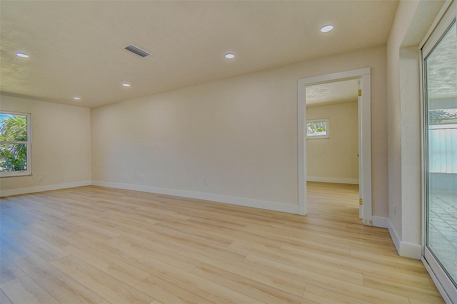 Image 22 of 44 For 4568 40th Street S