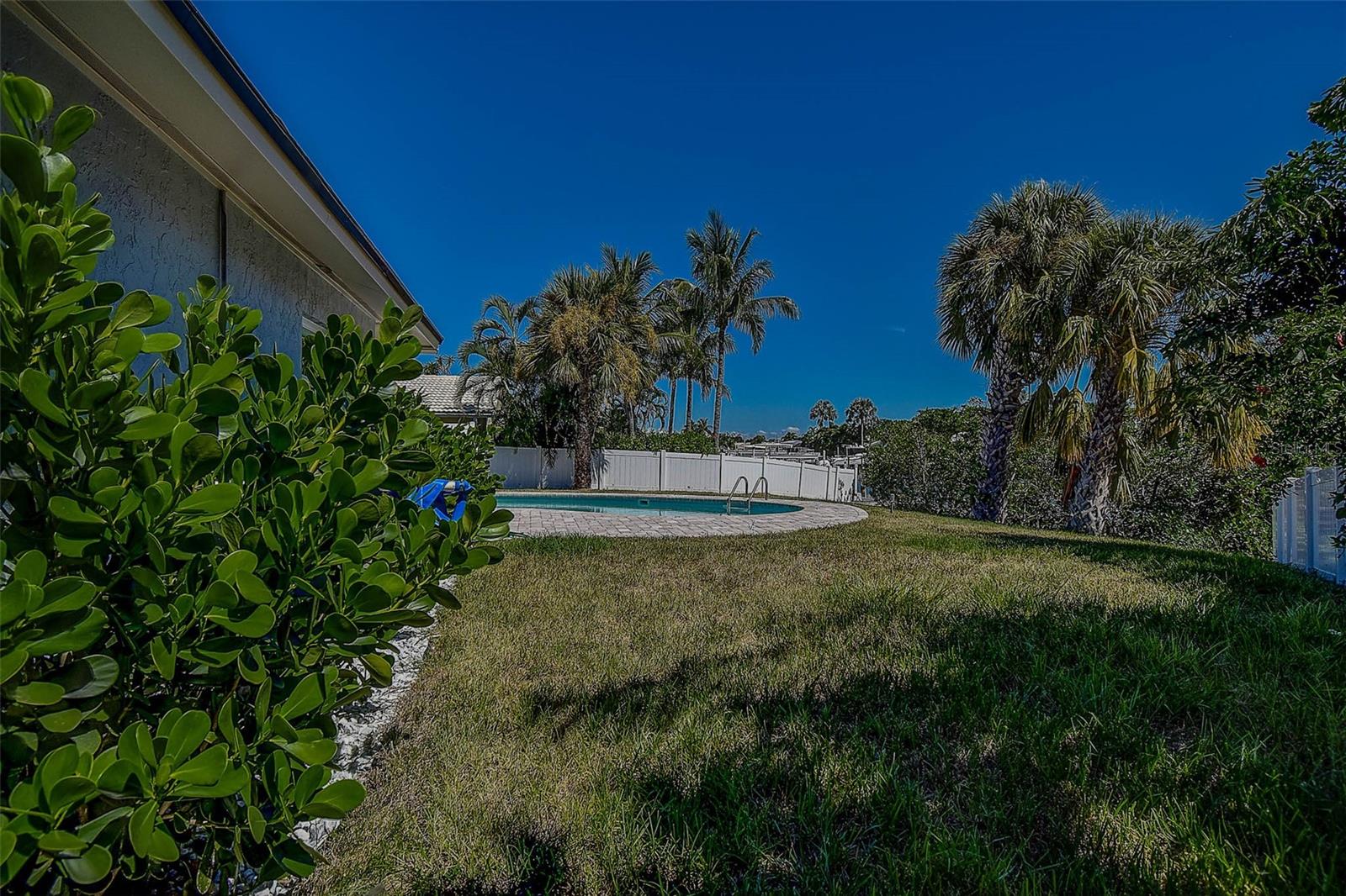 Image 6 of 44 For 4568 40th Street S