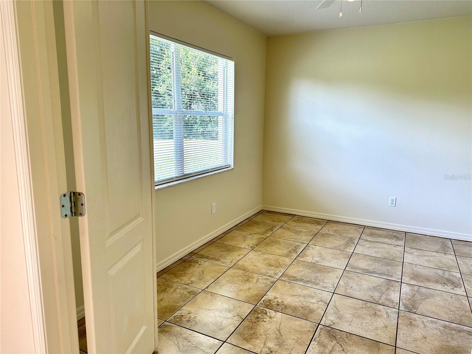 Listing photo id 13 for 4416 Redcoat Drive