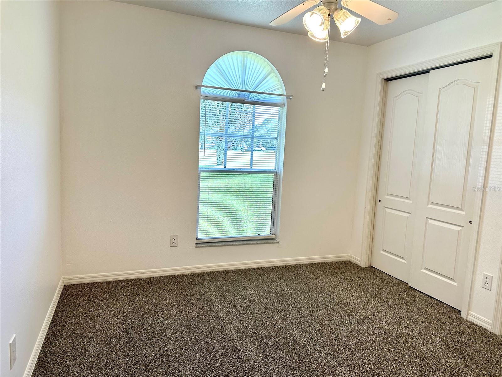 Listing photo id 14 for 4416 Redcoat Drive