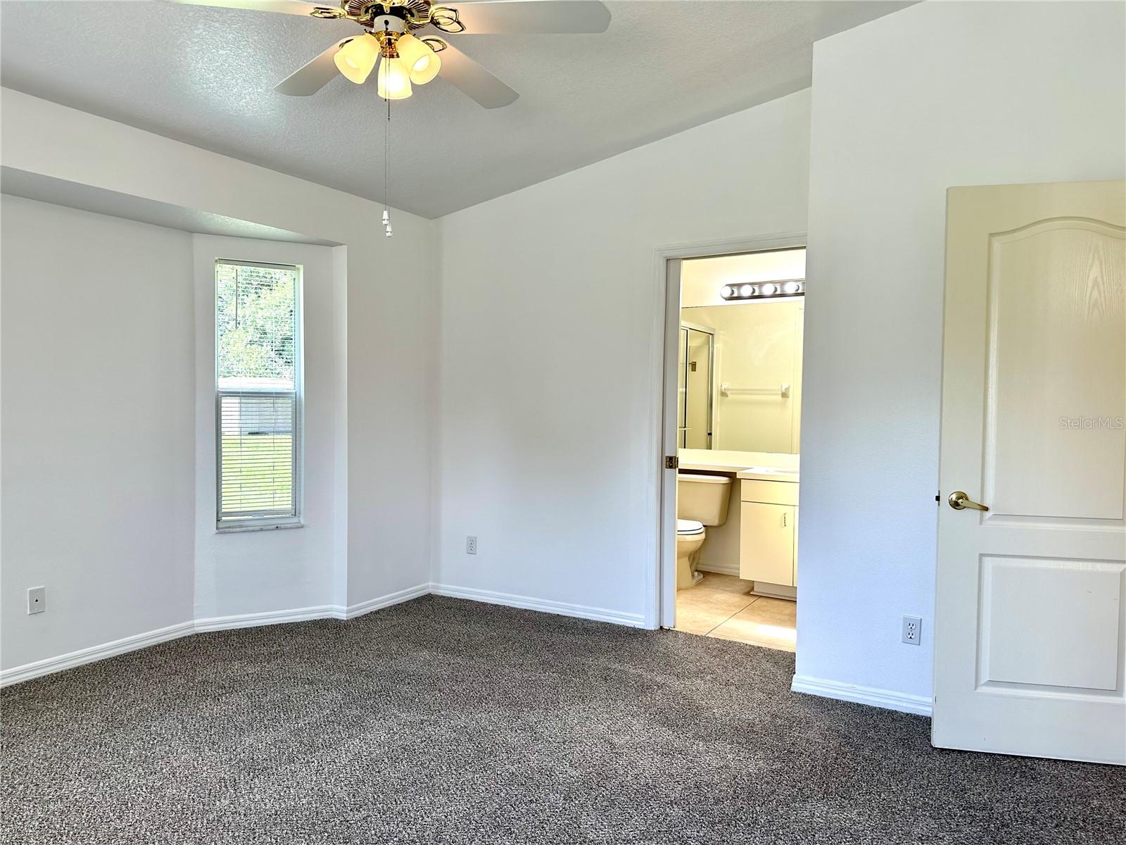 Listing photo id 19 for 4416 Redcoat Drive