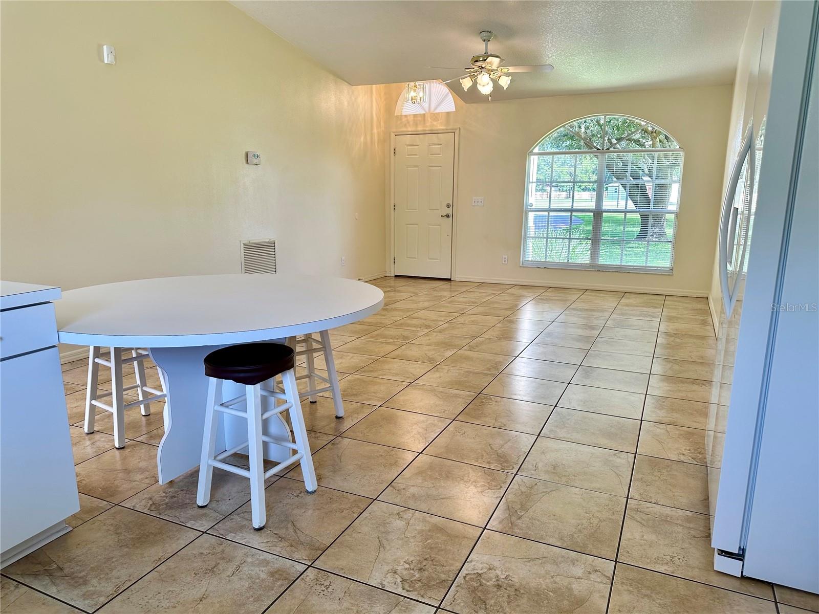 Listing photo id 5 for 4416 Redcoat Drive