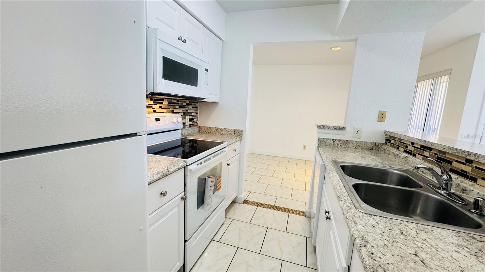 Image 10 of 30 For 2915 Winkler Avenue 811