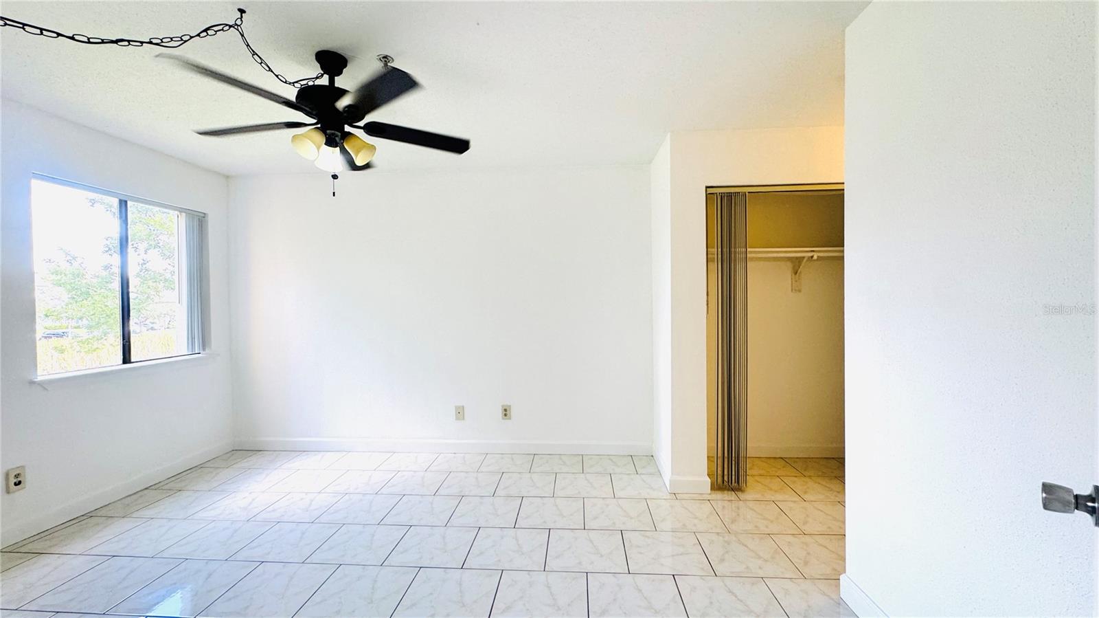 Image 20 of 30 For 2915 Winkler Avenue 811