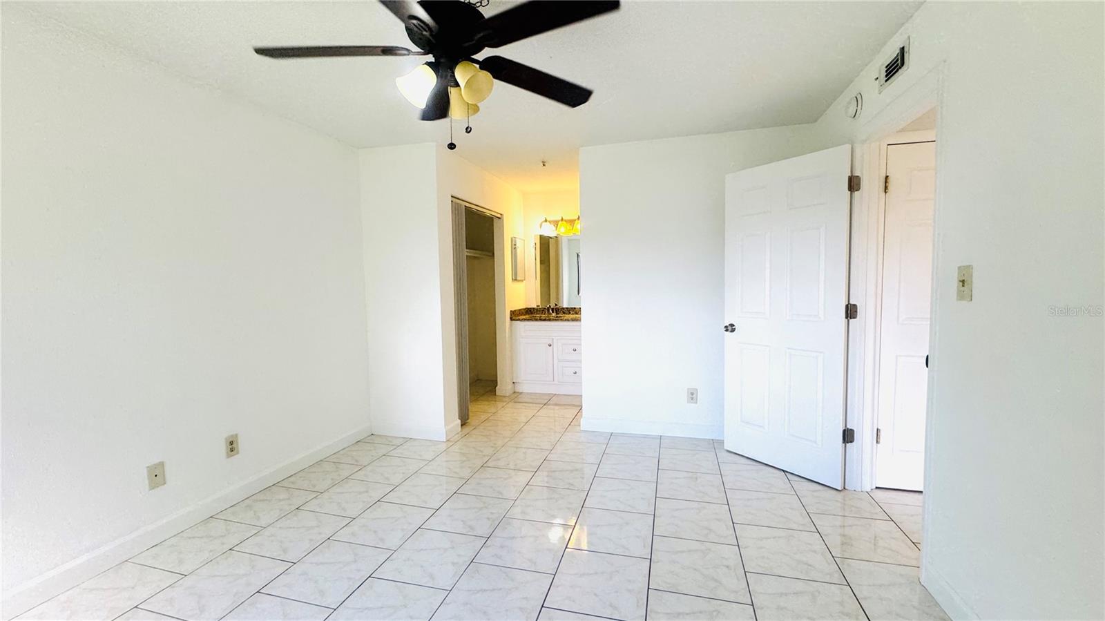 Image 21 of 30 For 2915 Winkler Avenue 811